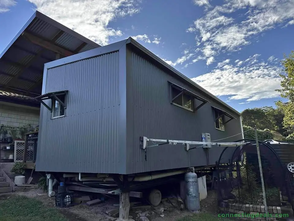 Modern, Fully-Contained 1-Bedroom Studio โ Ready