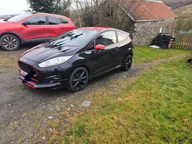 Ford Fiesta, 2016 (16) Black Hatchback, Manual Petrol, 73,338 miles in Welshpool